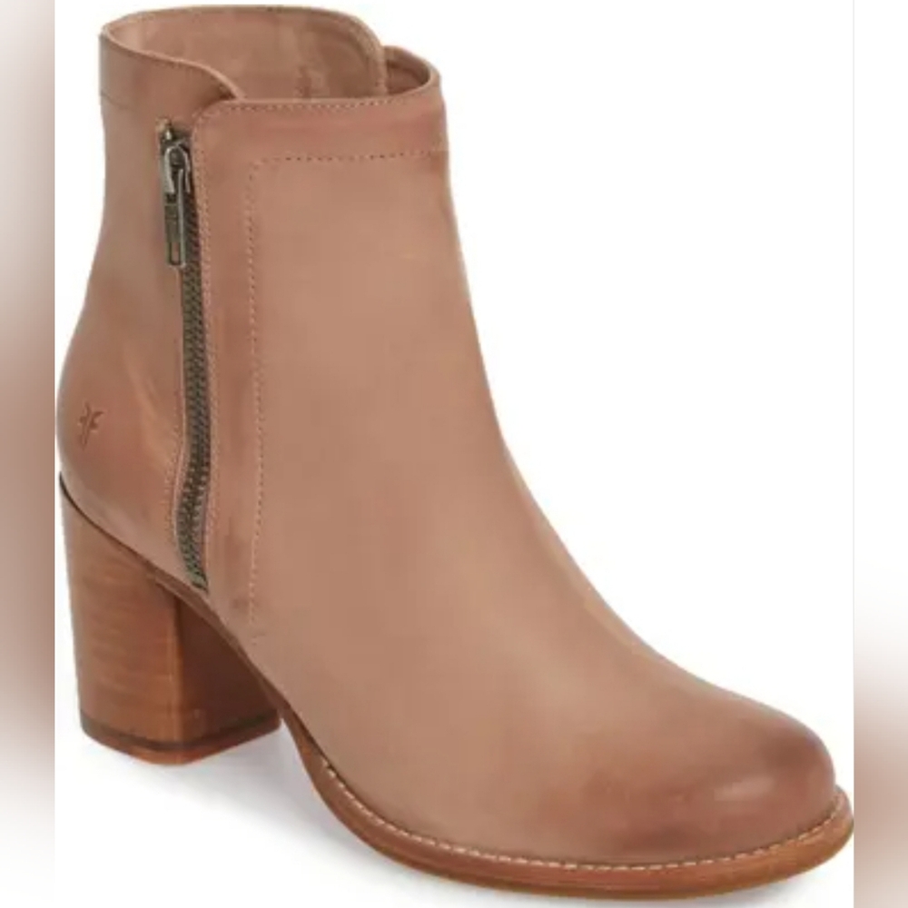 Frye Addie Double Zip Boot in Stone, Size 10